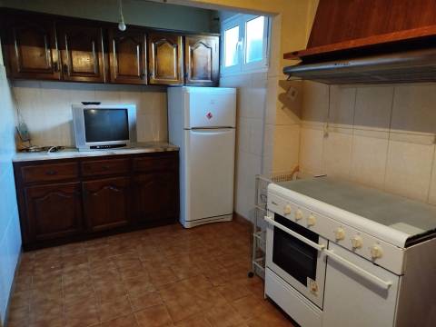 Moradia Geminada V2 com Garagem e logradouro em Sabugal