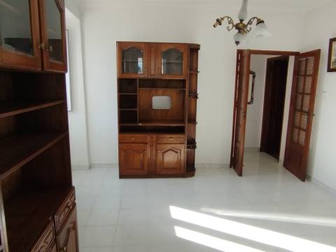 Moradia Geminada V2 com Garagem e logradouro em Sabugal