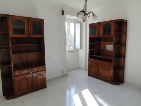 Moradia Geminada V2 com Garagem e logradouro em Sabugal