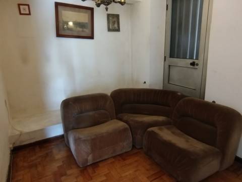 Moradia Geminada V2 com Garagem e logradouro em Sabugal