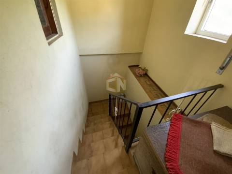 Vende-se Moradia Isolada T3 para restaurar na Freguesia de Penalobo