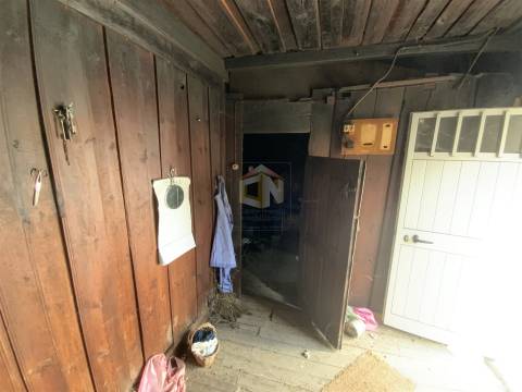 Vende-se Moradia Isolada T3 para restaurar na Freguesia de Penalobo