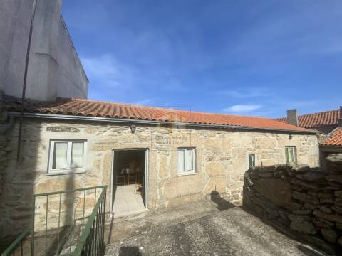 Moradia Geminada V1 em Miuzela, concelho do Almeida