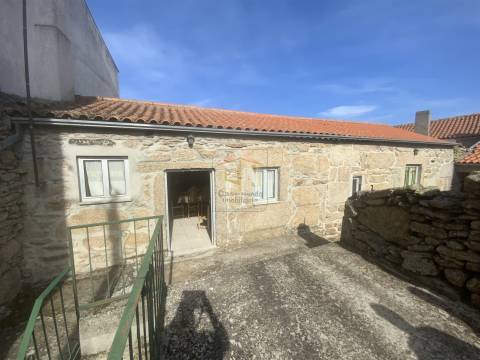 Moradia Geminada V1 em Miuzela, concelho do Almeida