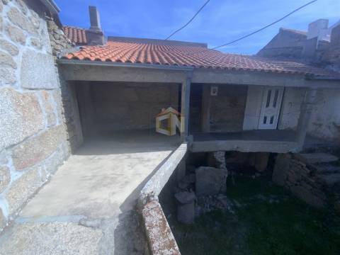 Moradia Geminada V1 em Miuzela, concelho do Almeida