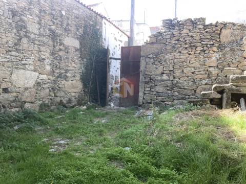 Moradia Geminada V1 em Miuzela, concelho do Almeida