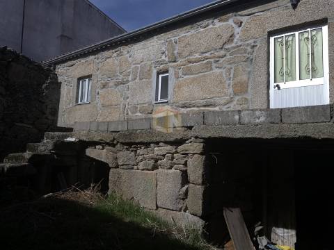 Moradia Geminada V1 em Miuzela, concelho do Almeida