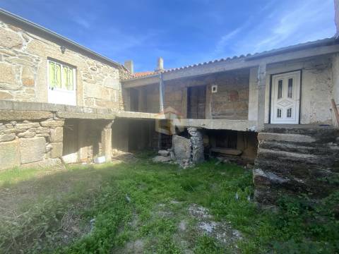 Moradia Geminada V1 em Miuzela, concelho do Almeida