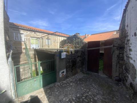 Moradia Geminada V1 em Miuzela, concelho do Almeida