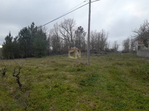 Vende-se terreno no Cerdeiral, na cidade de Sabugal