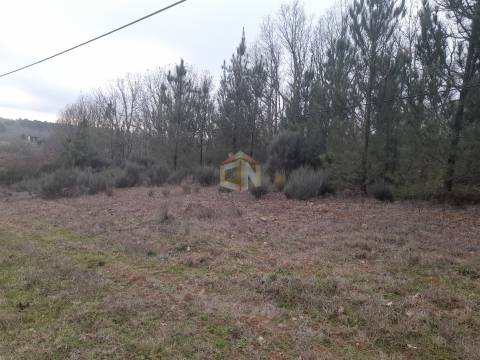 Vende-se terreno no Cerdeiral, na cidade de Sabugal