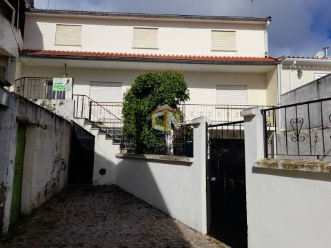 Moradia T4 Duplex com garagem em Nave - Sabugal