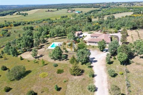 Quinta com 6 Ha com Moradia T5+T1 e Piscina Exterior