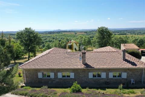 Quinta com 6 Ha com Moradia T5+T1 e Piscina Exterior