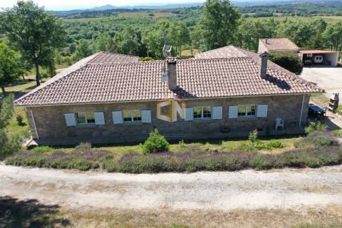 Quinta com 6 Ha com Moradia T5+T1 e Piscina Exterior