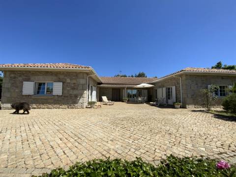 Quinta com 6 Ha com Moradia T5+T1 e Piscina Exterior