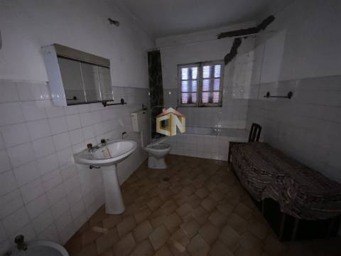 Moradia T3 + Anexo no Souto - Sabugal - Para restaurar