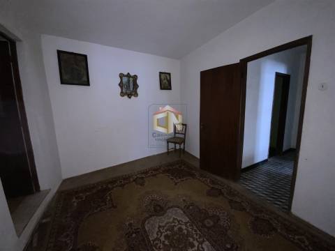 Moradia T3 + Anexo no Souto - Sabugal - Para restaurar