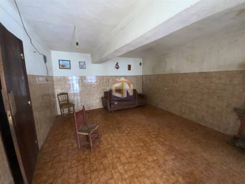 Moradia T3 + Anexo no Souto - Sabugal - Para restaurar