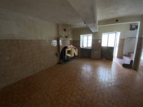 Moradia T3 + Anexo no Souto - Sabugal - Para restaurar