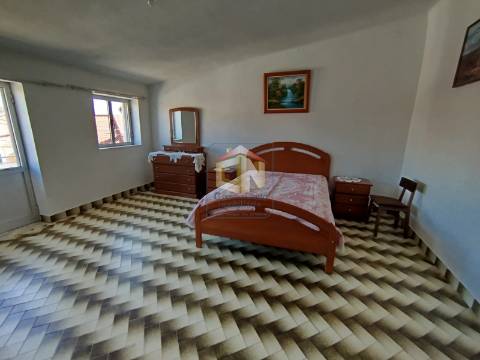 Moradia isolada T3+2 Duplex em Quadrazais - Sabugal