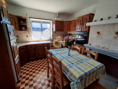 Moradia isolada T3+2 Duplex em Quadrazais - Sabugal