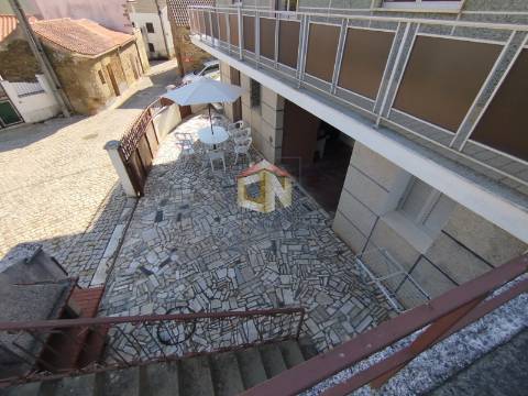 Moradia isolada T3+2 Duplex em Quadrazais - Sabugal