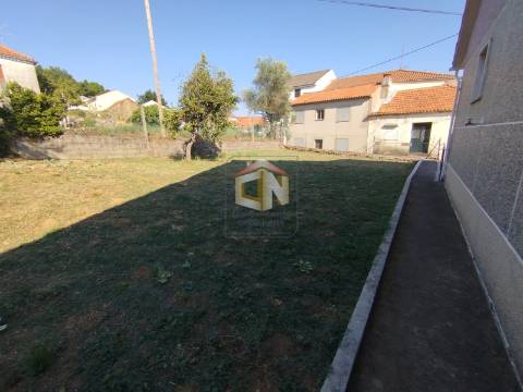 Moradia isolada T3+2 Duplex em Quadrazais - Sabugal