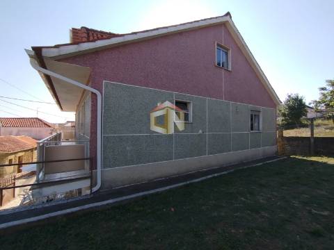 Moradia isolada T3+2 Duplex em Quadrazais - Sabugal