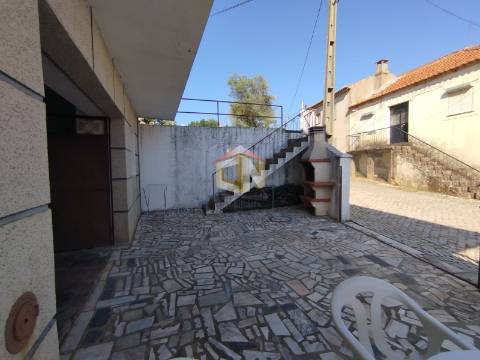 Moradia isolada T3+2 Duplex em Quadrazais - Sabugal