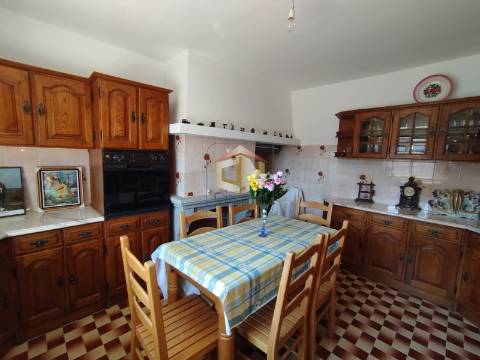 Moradia isolada T3+2 Duplex em Quadrazais - Sabugal