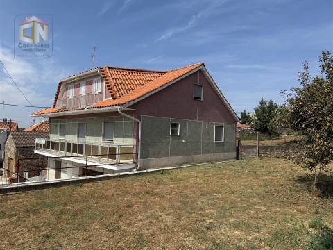 Moradia isolada T3+2 Duplex em Quadrazais - Sabugal