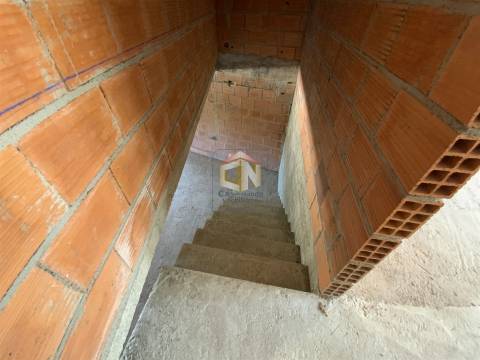 Moradia V2 em fase final de Construção