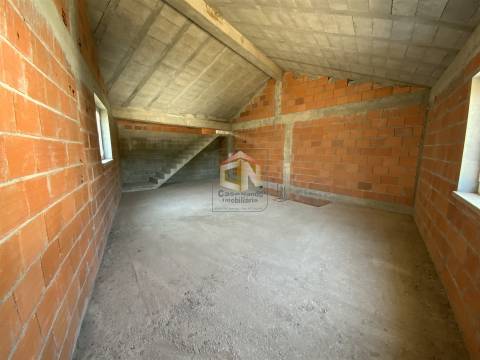 Moradia V2 em fase final de Construção