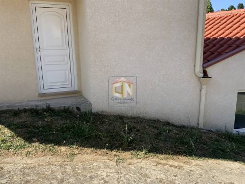 Moradia V2 em fase final de Construção