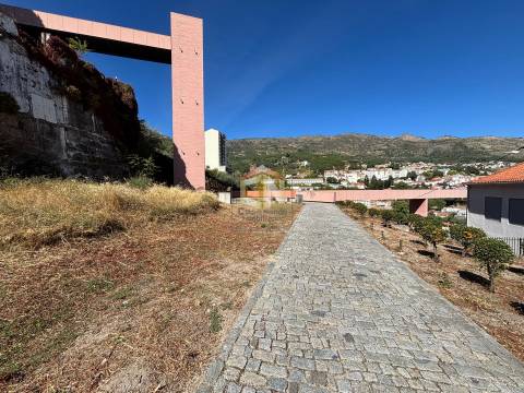 Lote de Terreno para construção com Projeto Aprovado  - 8 Frações