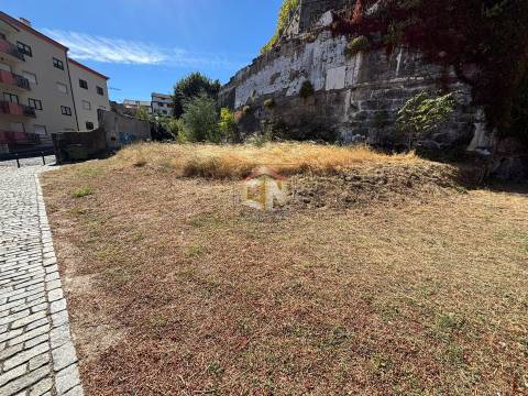 Lote de Terreno para construção com Projeto Aprovado  - 8 Frações