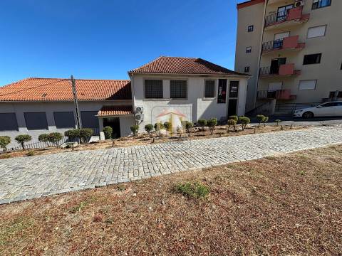 Lote de Terreno para construção com Projeto Aprovado  - 8 Frações