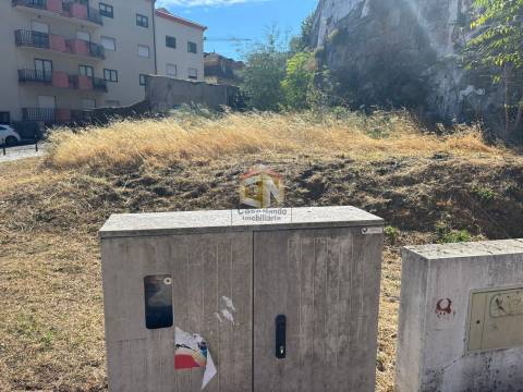 Lote de Terreno para construção com Projeto Aprovado  - 8 Frações