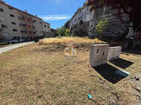 Lote de Terreno para construção com Projeto Aprovado  - 8 Frações