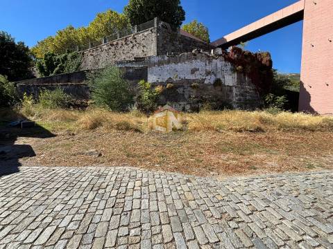 Lote de Terreno para construção com Projeto Aprovado  - 8 Frações