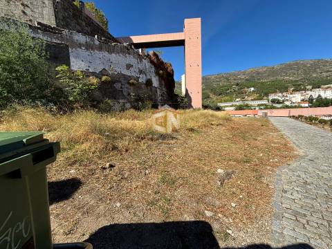 Lote de Terreno para construção com Projeto Aprovado  - 8 Frações