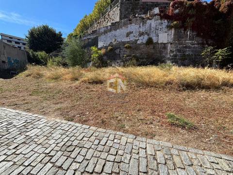 Lote de Terreno para construção com Projeto Aprovado  - 8 Frações