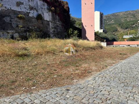 Lote de Terreno para construção com Projeto Aprovado  - 8 Frações