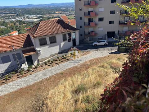 Lote de Terreno para construção com Projeto Aprovado  - 8 Frações