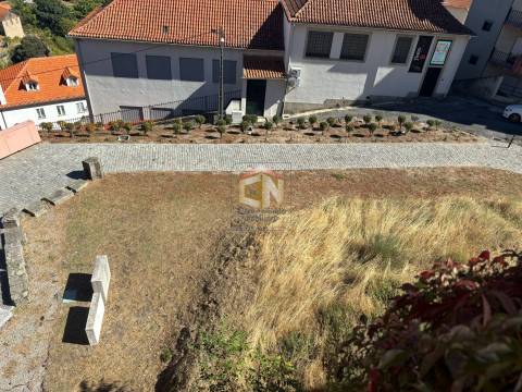 Lote de Terreno para construção com Projeto Aprovado  - 8 Frações