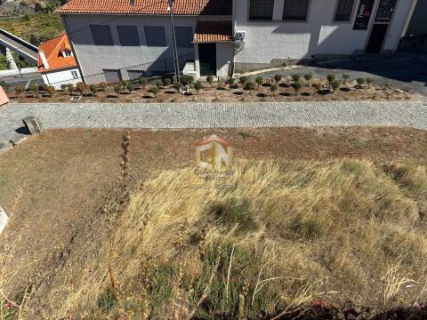 Lote de Terreno para construção com Projeto Aprovado  - 8 Frações