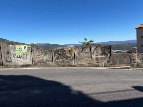 Lote de Terreno para construção com Projeto Aprovado  - 8 Frações