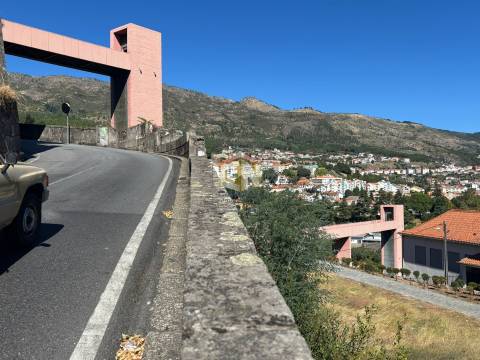 Lote de Terreno para construção com Projeto Aprovado  - 8 Frações