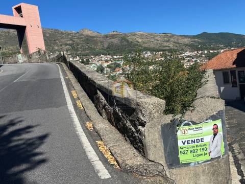Lote de Terreno para construção com Projeto Aprovado  - 8 Frações